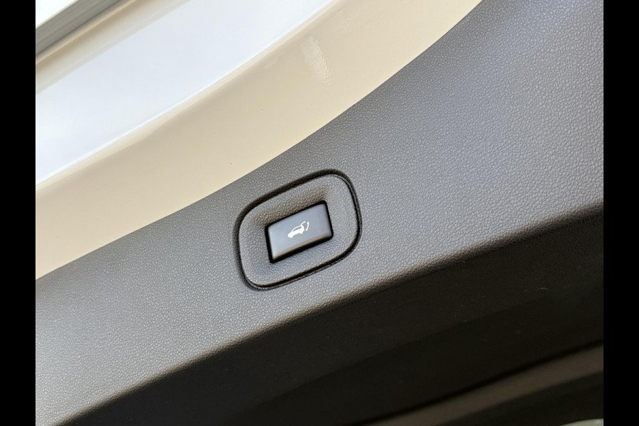 Renault Koleos 1.3 TCe 160pk EDC Initiale Paris | Automaat | VOL! | Trekhaak | Leder | Panoramadak | Stoel- Ventilatie & Verwarming | ACC | Camera |