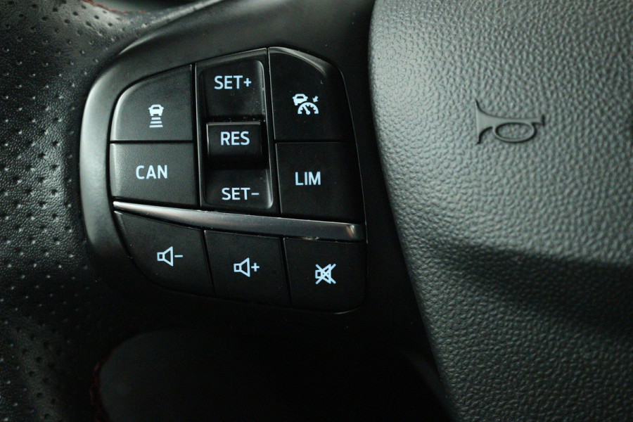 Ford Fiesta 1.0 EcoBoost Hybrid ST-Line X (TREKHAAK, CAMERA, STOEL/STUUR VERWARMING, CRUISE CONTROL ADAPTIEF, PARKEERSENSOREN)