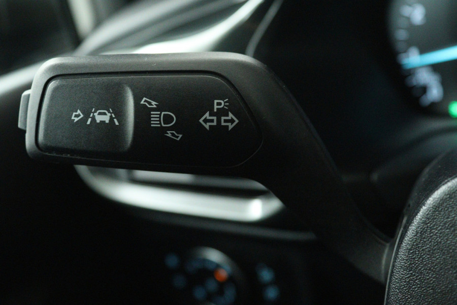 Ford Fiesta 1.0 EcoBoost Hybrid ST-Line X (TREKHAAK, CAMERA, STOEL/STUUR VERWARMING, CRUISE CONTROL ADAPTIEF, PARKEERSENSOREN)