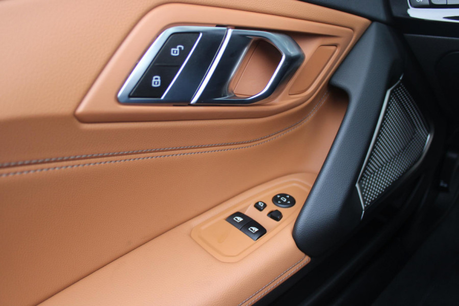 BMW Z4 Roadster sDRIVE 20i HIGH EXECUTIVE M-SPORT AUTOMAAT | M INTERIEURPAKKET  | M EXTERIEURPAKKET | M SPORTSTUUR | 19" VIJFDUBBELSPAAKS M SPORTWIELEN | NAVIGATIE | DRAADLOZE APPLE CARPLAY / ANDROID AUTO |  LEDER VERNASCA COGNAC | STOEL / STUUR VERWARMING | ACHTERUITRIJCAMERA | FULL LED KOPLAMPEN | SAFETY PAKKET | DODEHOEK DETECTIE | HARMAN KARDON |