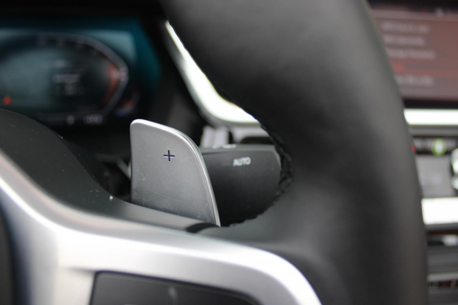 BMW Z4 Roadster sDRIVE 20i HIGH EXECUTIVE M-SPORT AUTOMAAT | M INTERIEURPAKKET  | M EXTERIEURPAKKET | M SPORTSTUUR | 19" VIJFDUBBELSPAAKS M SPORTWIELEN | NAVIGATIE | DRAADLOZE APPLE CARPLAY / ANDROID AUTO |  LEDER VERNASCA COGNAC | STOEL / STUUR VERWARMING | ACHTERUITRIJCAMERA | FULL LED KOPLAMPEN | SAFETY PAKKET | DODEHOEK DETECTIE | HARMAN KARDON |