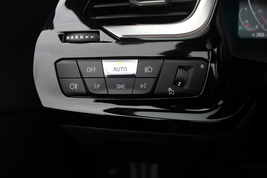 BMW Z4 Roadster sDRIVE 20i HIGH EXECUTIVE M-SPORT AUTOMAAT | M INTERIEURPAKKET  | M EXTERIEURPAKKET | M SPORTSTUUR | 19" VIJFDUBBELSPAAKS M SPORTWIELEN | NAVIGATIE | DRAADLOZE APPLE CARPLAY / ANDROID AUTO |  LEDER VERNASCA COGNAC | STOEL / STUUR VERWARMING | ACHTERUITRIJCAMERA | FULL LED KOPLAMPEN | SAFETY PAKKET | DODEHOEK DETECTIE | HARMAN KARDON |