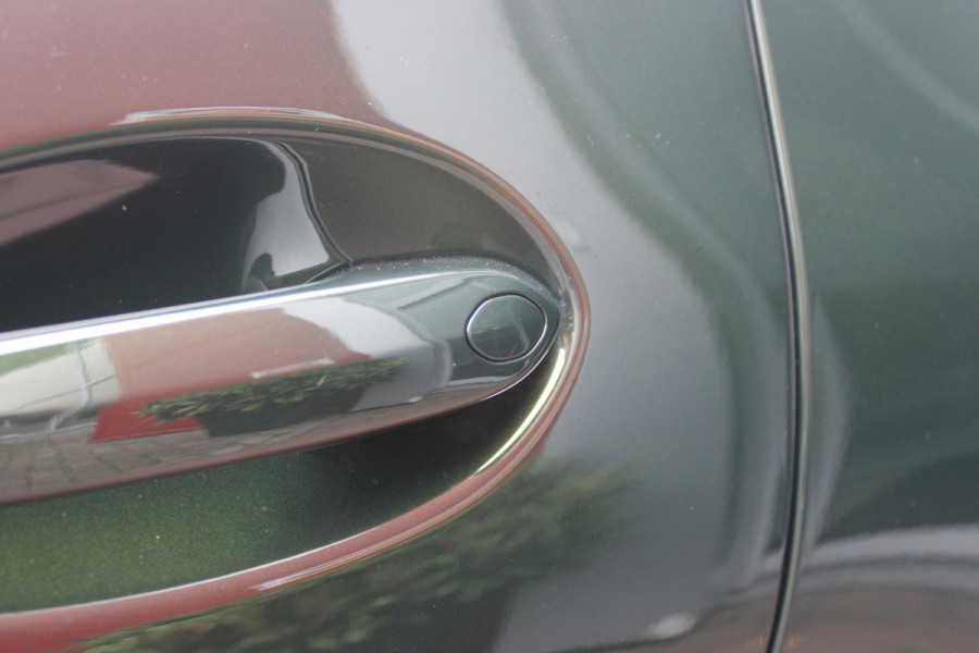 BMW Z4 Roadster sDRIVE 20i HIGH EXECUTIVE M-SPORT AUTOMAAT | M INTERIEURPAKKET  | M EXTERIEURPAKKET | M SPORTSTUUR | 19" VIJFDUBBELSPAAKS M SPORTWIELEN | NAVIGATIE | DRAADLOZE APPLE CARPLAY / ANDROID AUTO |  LEDER VERNASCA COGNAC | STOEL / STUUR VERWARMING | ACHTERUITRIJCAMERA | FULL LED KOPLAMPEN | SAFETY PAKKET | DODEHOEK DETECTIE | HARMAN KARDON |