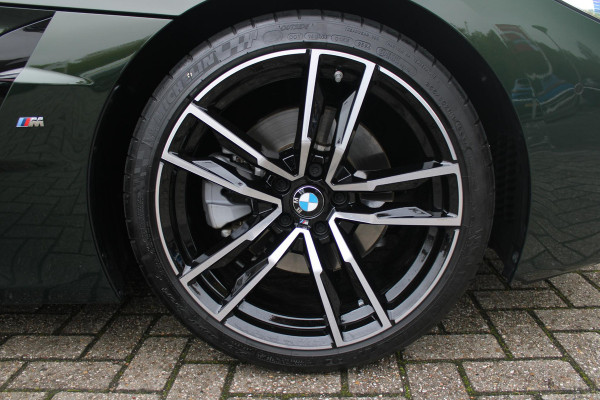 BMW Z4 Roadster sDRIVE 20i HIGH EXECUTIVE M-SPORT AUTOMAAT | M INTERIEURPAKKET  | M EXTERIEURPAKKET | M SPORTSTUUR | 19" VIJFDUBBELSPAAKS M SPORTWIELEN | NAVIGATIE | DRAADLOZE APPLE CARPLAY / ANDROID AUTO |  LEDER VERNASCA COGNAC | STOEL / STUUR VERWARMING | ACHTERUITRIJCAMERA | FULL LED KOPLAMPEN | SAFETY PAKKET | DODEHOEK DETECTIE | HARMAN KARDON |