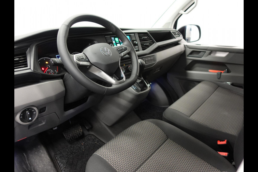Volkswagen Transporter 150pk L2H1 28 Highline Automaat Trekhaak Navigatie Carplay Camera  Cruise control Lm velgen