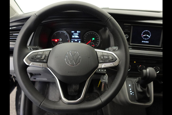 Volkswagen Transporter 150pk L2H1 28 Highline Automaat Trekhaak Navigatie Carplay Camera  Cruise control Lm velgen