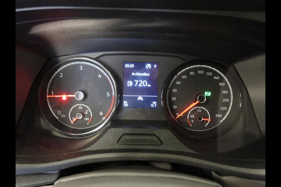 Volkswagen Transporter 150pk L2H1 28 Highline Automaat Trekhaak Navigatie Carplay Camera  Cruise control Lm velgen
