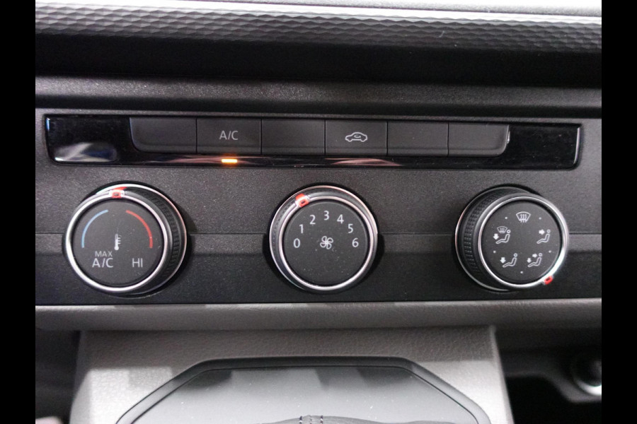 Volkswagen Transporter 150pk L2H1 28 Highline Automaat Trekhaak Navigatie Carplay Camera  Cruise control Lm velgen