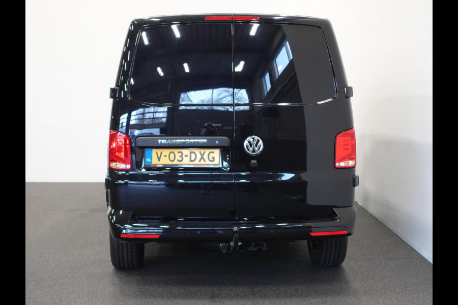 Volkswagen Transporter 150pk L2H1 28 Highline Automaat Trekhaak Navigatie Carplay Camera  Cruise control Lm velgen