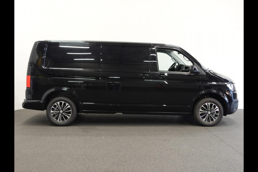 Volkswagen Transporter 150pk L2H1 28 Highline Automaat Trekhaak Navigatie Carplay Camera  Cruise control Lm velgen