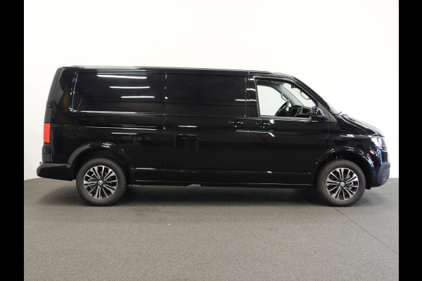 Volkswagen Transporter 150pk L2H1 28 Highline Automaat Trekhaak Navigatie Carplay Camera  Cruise control Lm velgen