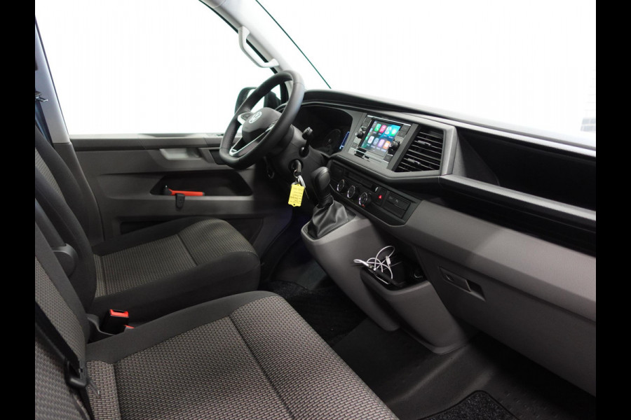 Volkswagen Transporter 150pk L2H1 28 Highline Automaat Trekhaak Navigatie Carplay Camera  Cruise control Lm velgen