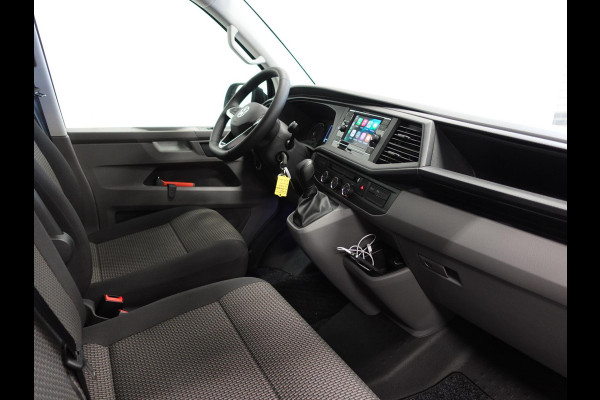 Volkswagen Transporter 150pk L2H1 28 Highline Automaat Trekhaak Navigatie Carplay Camera  Cruise control Lm velgen