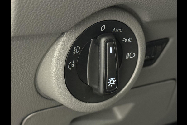 Volkswagen Transporter 2.0 150PK L2H1 Highline Automaat Airco  Navi Parkeersensoren Camera Trekhaak Carplay