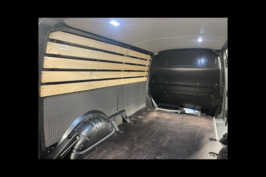 Volkswagen Transporter 2.0 TDI L2H1 28 Highline Automaat Airco Cruise Control Navi PDC V&A Trekhaak