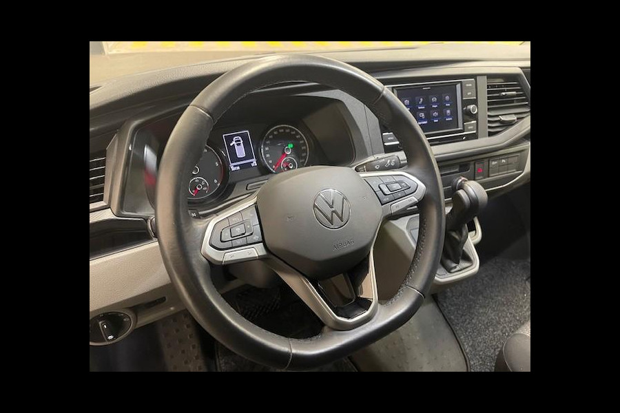 Volkswagen Transporter 2.0 TDI L2H1 28 Highline Automaat Airco Cruise Control Navi PDC V&A Trekhaak