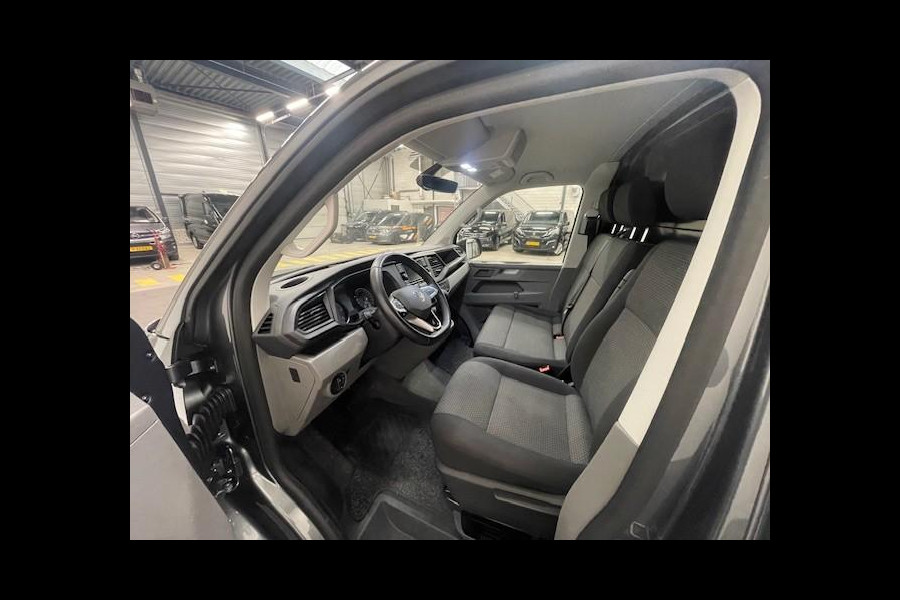 Volkswagen Transporter 2.0 TDI L2H1 28 Highline Automaat Airco Cruise Control Navi PDC V&A Trekhaak