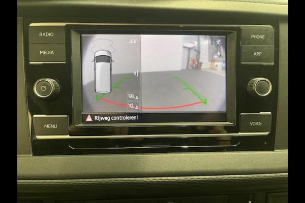 Volkswagen Transporter 2.0 TDI L2H1 28 Highline Automaat Airco Cruise Control Navi PDC V&A Trekhaak