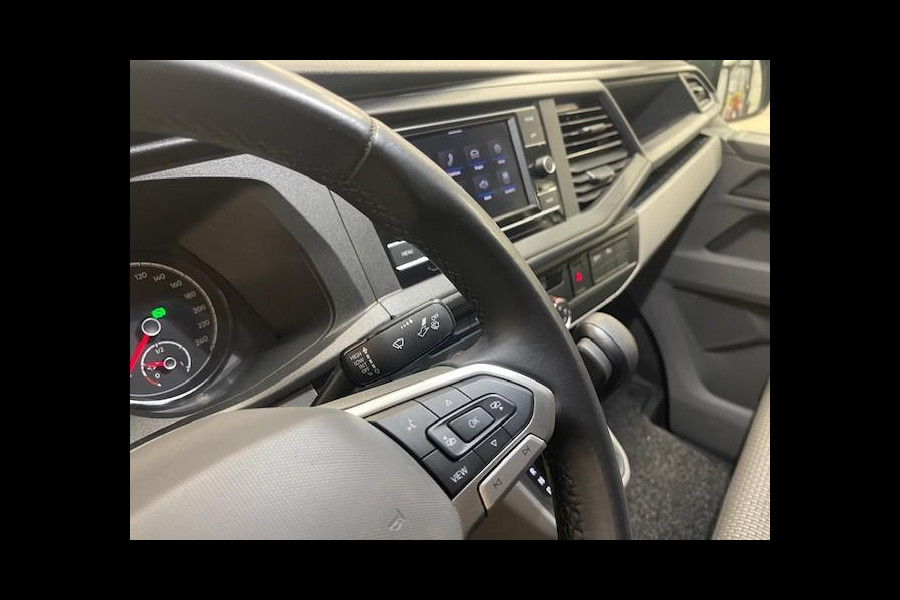 Volkswagen Transporter 2.0 TDI L2H1 28 Highline Automaat Airco Cruise Control Navi PDC V&A Trekhaak