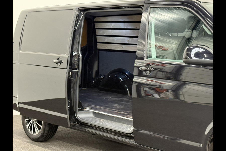 Volkswagen Transporter 2.0 TDI L2H1 28 Highline Automaat Automaat Camera Airco Cruise Navi Trekhaak