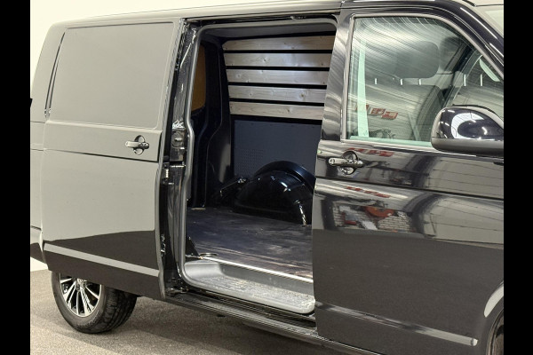 Volkswagen Transporter 2.0 TDI L2H1 28 Highline Automaat Automaat Camera Airco Cruise Navi Trekhaak
