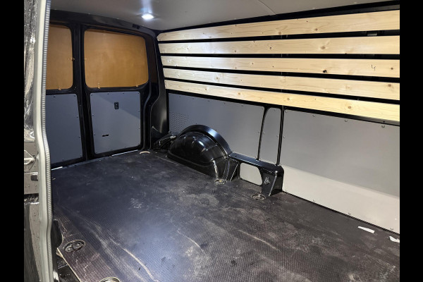 Volkswagen Transporter 2.0 TDI L2H1 28 Highline Automaat Automaat Camera Airco Cruise Navi Trekhaak