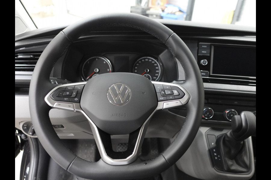 Volkswagen Transporter 2.0 TDI L2H1 28 Highline Automaat Automaat Camera Airco Cruise Navi Trekhaak