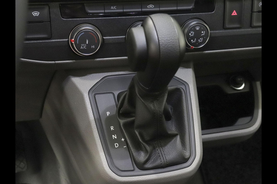 Volkswagen Transporter 2.0 TDI L2H1 28 Highline Automaat Automaat Camera Airco Cruise Navi Trekhaak