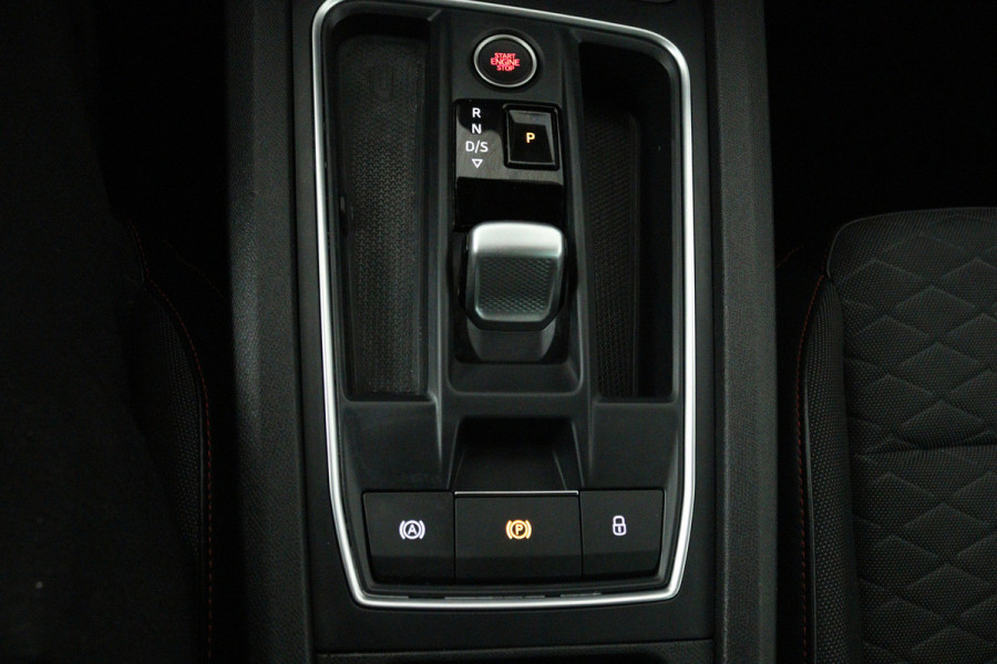 Seat Leon Sportstourer 1.5 eTSI FR Launch Edition (DIGITALE COCKPIT, NAVIGATIE, CRUISE CONTROL ADAPTIEF, PARKEERSENSOREN)