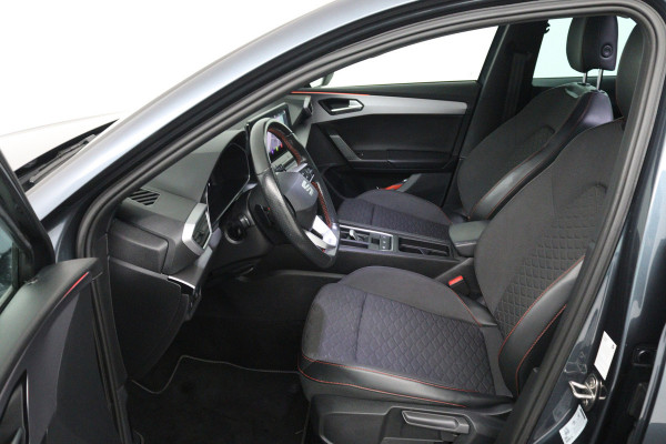 Seat Leon Sportstourer 1.5 eTSI FR Launch Edition (DIGITALE COCKPIT, NAVIGATIE, CRUISE CONTROL ADAPTIEF, PARKEERSENSOREN)