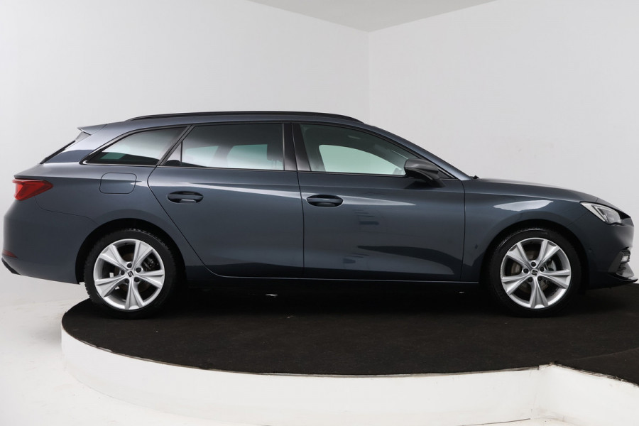 Seat Leon Sportstourer 1.5 eTSI FR Launch Edition (DIGITALE COCKPIT, NAVIGATIE, CRUISE CONTROL ADAPTIEF, PARKEERSENSOREN)