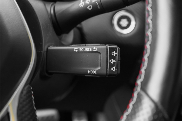 Renault Captur 1.6 E-Tech Plug-in Hybrid 160 R.S. Line ACC Camera Trekhaak Keyless