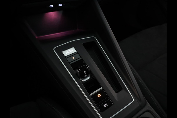 Volkswagen Golf 1.4 eHybrid Style 204 pk Automaat (DSG) | Navigatie via App | Parkeersensoren | Adaptieve cruise control | LED koplampen |