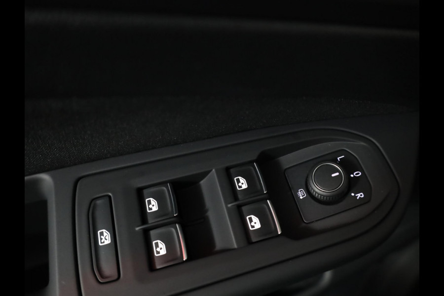 Volkswagen Golf 1.4 eHybrid Style 204 pk Automaat (DSG) | Navigatie via App | Parkeersensoren | Adaptieve cruise control | LED koplampen |