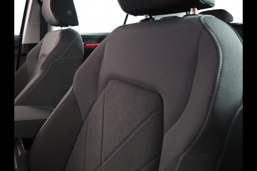 Volkswagen Golf 1.4 eHybrid Style 204 pk Automaat (DSG) | Navigatie via App | Parkeersensoren | Adaptieve cruise control | LED koplampen |