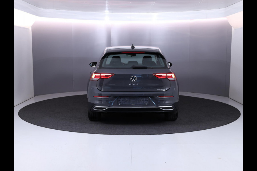 Volkswagen Golf 1.4 eHybrid Style 204 pk Automaat (DSG) | Navigatie via App | Parkeersensoren | Adaptieve cruise control | LED koplampen |