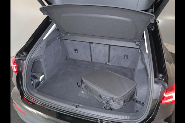 Audi Q3 45 TFSI e Business Edition 245 pk S-tronic| Navigatie | Parkeersensoren | Achteruitrijcamera | Stoelverwarming | Apple Carplay/Android Auto |