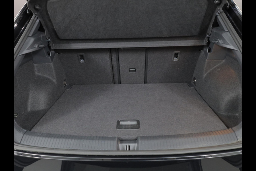 Volkswagen T-Roc 1.5 TSI R-Line 150 PK DSG | Navigatie | Trekhaak afneembaar | ErgoActive Stoel Pakket | Parkeercamera |