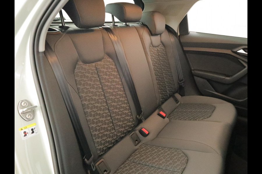 Audi A1 Sportback 30 TFSI Advanced edition 116pk AUT|  Sportstoelen | Navigatie via App | Climatronic | Verwarmbare voorstoelen | Gratis winterset