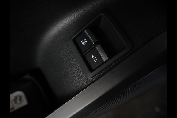 Audi Q5 50 TFSI e Advanced edition 299 pk S-tronic | Verlengde garantie | Navigatie | Trekhaak (wegklapbaar) | Parkeersensoren | Stoelverwarming v/a | S-line interieur |