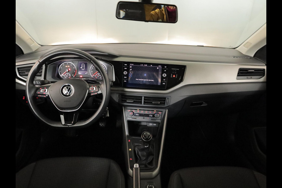 Volkswagen Polo 1.0 TSI Comfortline Business 95pk 5bak | 15'LM-velgen | Navi| parksensors |