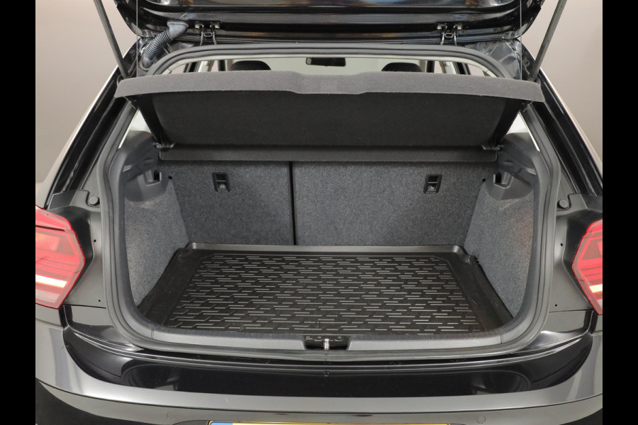 Volkswagen Polo 1.0 TSI Comfortline Business 95pk 5bak | 15'LM-velgen | Navi| parksensors |