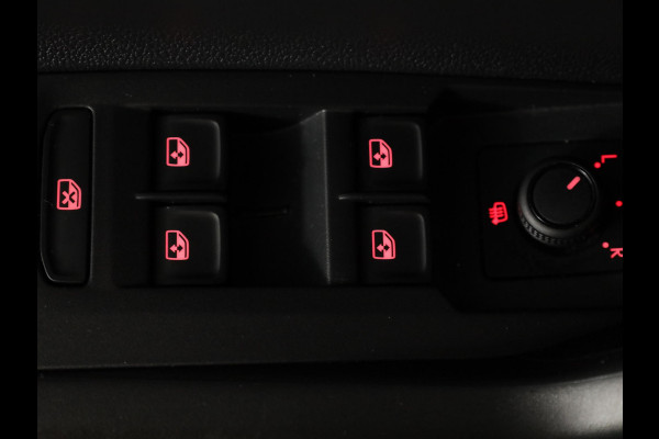 Volkswagen Polo 1.0 TSI Comfortline Business 95pk 5bak | 15'LM-velgen | Navi| parksensors |