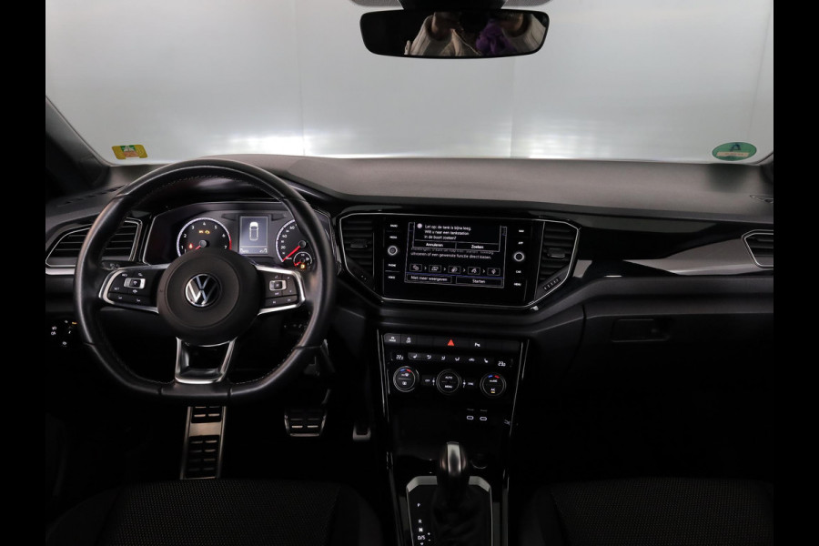 Volkswagen T-Roc 1.5 TSI Sport 150 PK DSG | Navigatie | Black Style pakket | Parkeercamera |