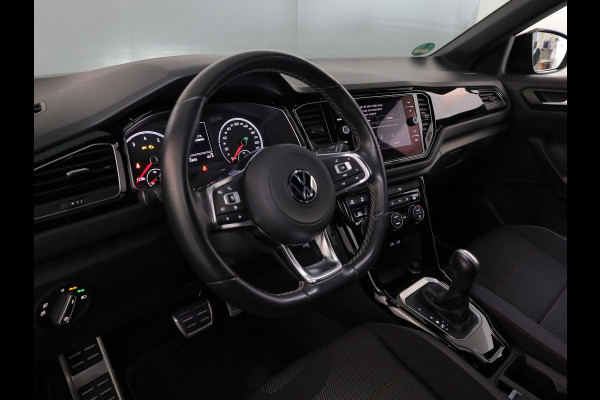 Volkswagen T-Roc 1.5 TSI Sport 150 PK DSG | Navigatie | Black Style pakket | Parkeercamera |