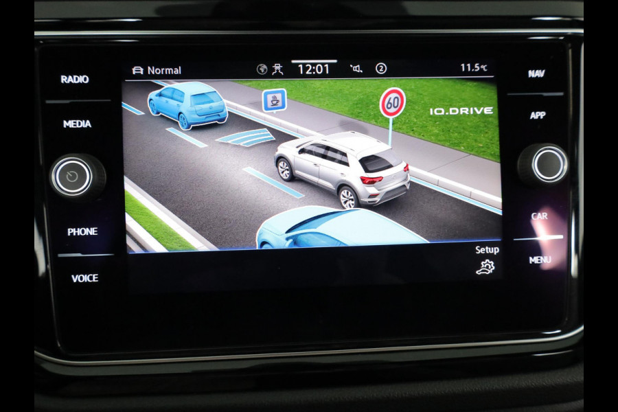 Volkswagen T-Roc 1.5 TSI Sport 150 PK DSG | Navigatie | Black Style pakket | Parkeercamera |