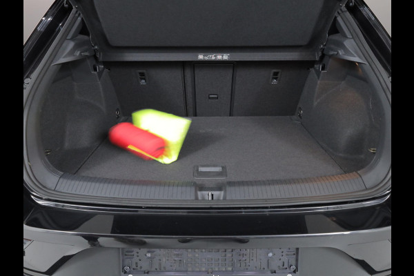 Volkswagen T-Roc 1.5 TSI Sport 150 PK DSG | Navigatie | Black Style pakket | Parkeercamera |