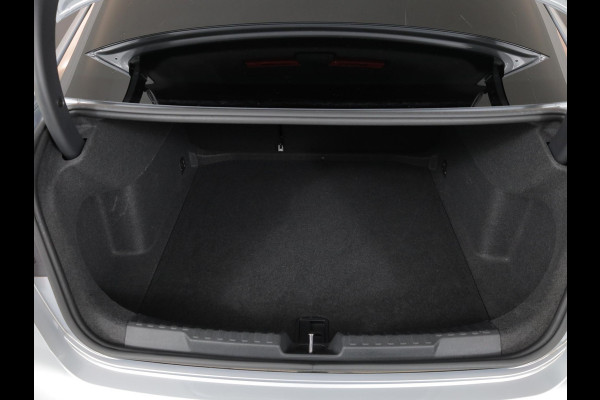 Audi A3 Limousine 30 TFSI Advanced edition 110 pk S-tronic | Navigatie | Parkeersensoren (Park assist) | Apple Carplay/Android Auto | Stoelverwarming |