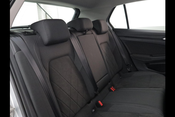 Volkswagen Golf 1.5 eTSI Style 130 PK DSG (Automaat) | Navigatie | Stoel- en stuurverwarming | keyless entry | Parkeer camera | Standkachel |
