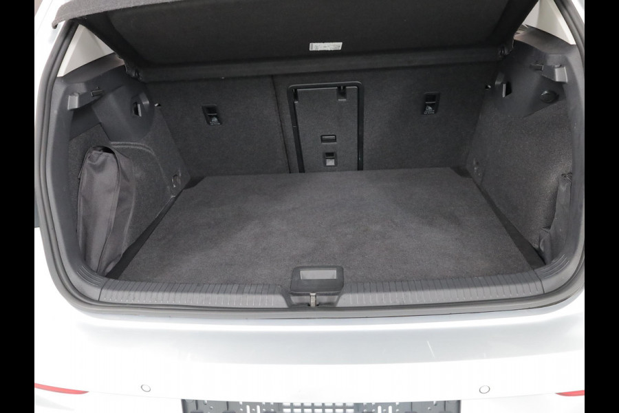 Volkswagen Golf 1.5 eTSI Style 130 PK DSG (Automaat) | Navigatie | Stoel- en stuurverwarming | keyless entry | Parkeer camera | Standkachel |